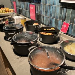 Club Aspire Lounge D - Breakfast spread