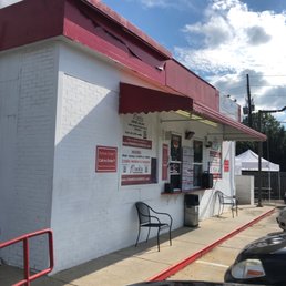 the outside of the restaurant