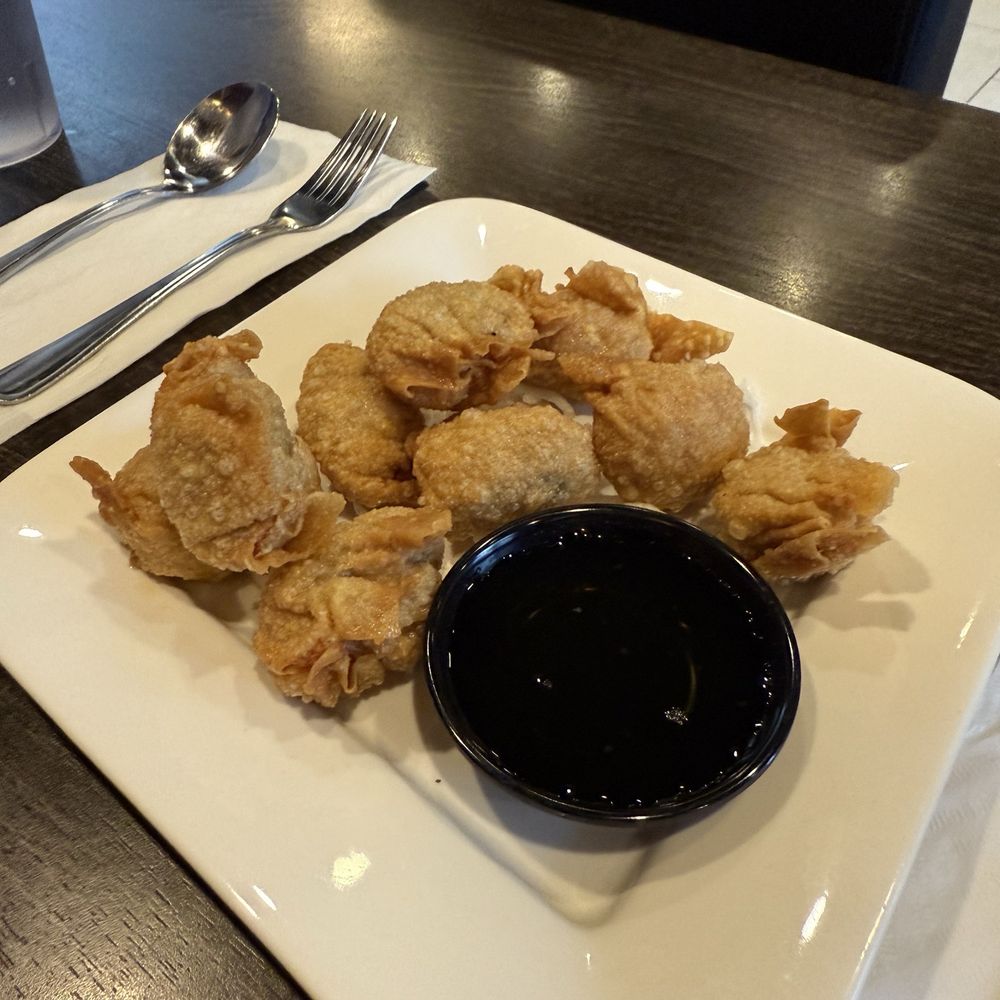 Red Ginger Modern Thai & Viet cuisine - Crispy Chicken Wontons 炸云吞 - Thai Near Me - Kitchener, Ontario Red Ginger Modern Thai & Viet cuisine - Crispy Chicken Wontons 炸云吞 - Thai Near Me - Kitchener, Ontario