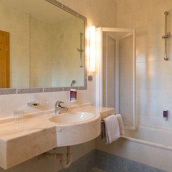 Akitv Hotel Schönwald - Bad Beispiel Zimmer Latemar - Hotels Near Me - Nova Levante, BZ