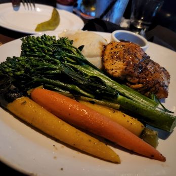 Yard House - Salmon - New American Near Me - Austin, Texas