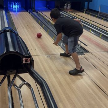 Great Wolf Lodge - Bowling lanes - Water Parks Near Me - Garden Grove, California