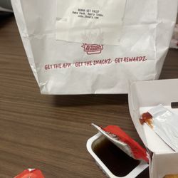 No cream cheese icing even though it was ordered, 2 syrups in the bag instead smh