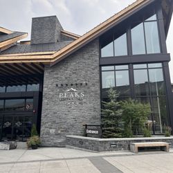 Peaks Hotel & Suites