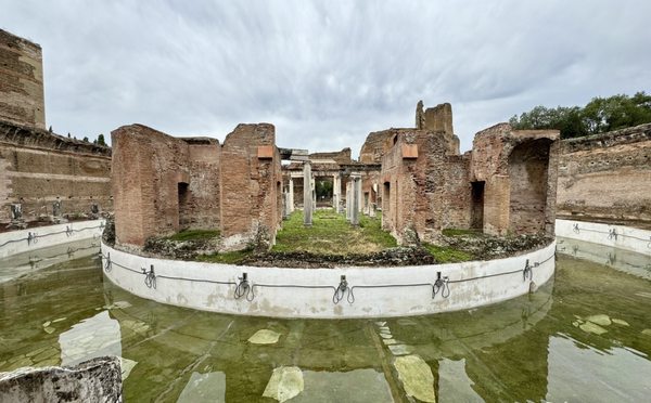 Hadrian's Villa by null