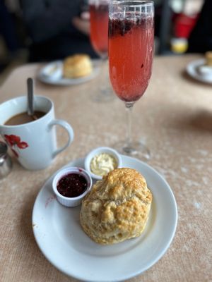 Sweet Lake Biscuits & Limeade by null