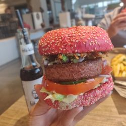 Vegan Heroes - Classic burger with beyond burger