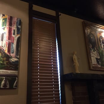 Daniel's Restaurant - Decor - Italian Near Me - Apex, North Carolina