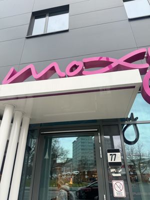 Moxy Berlin Ostbahnhof by null