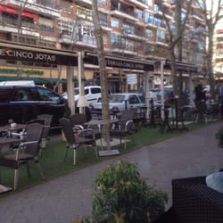 5 Jotas - Terraza en acera