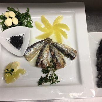Pier 32 - Sardines Millesimees 2008
mit feinsten Olivenöl, schwarzen Lavasalz und Brot mit Gojibeeren. - Northern German Near Me - Göhren , MV Pier 32 - Sardines Millesimees 2008
mit feinsten Olivenöl, schwarzen Lavasalz und Brot mit Gojibeeren. - Northern German Near Me - Göhren , MV