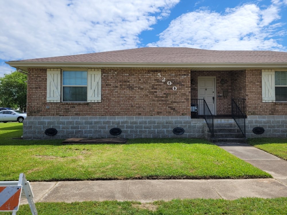 Slide of Del's & Son Roofing