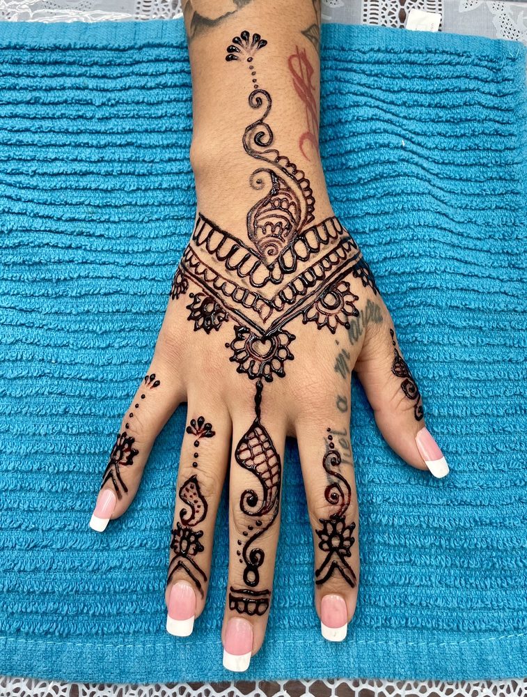 THREADING BUZZ SALON Updated May 2024 21 Photos & 22 Reviews 89