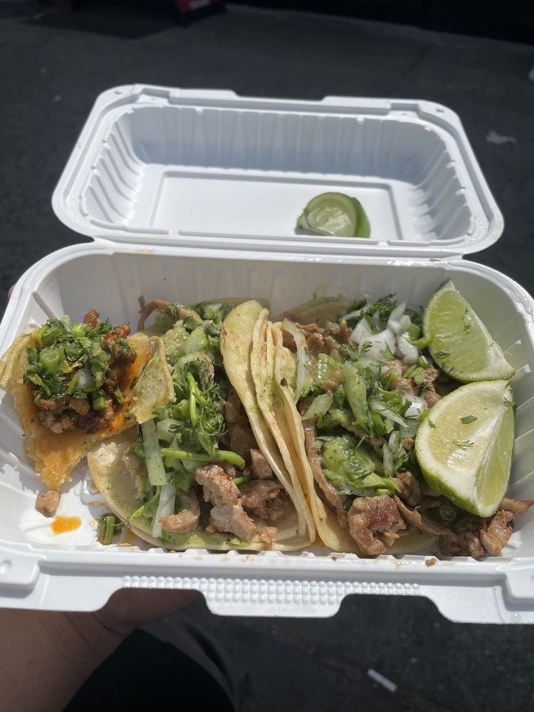 El Rey del Taco Truck Ditmars, Queens Roadtrippers