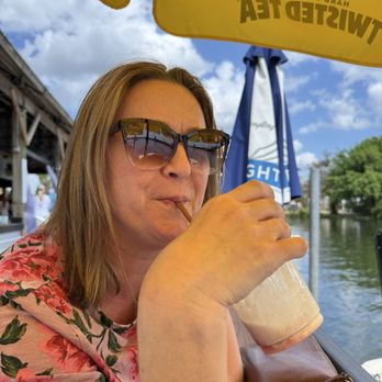 Tipsy Tarpon - Enjoying the afternoon with my beautiful girlfriend. - Tiki Bars Near Me - Crystal River, Florida