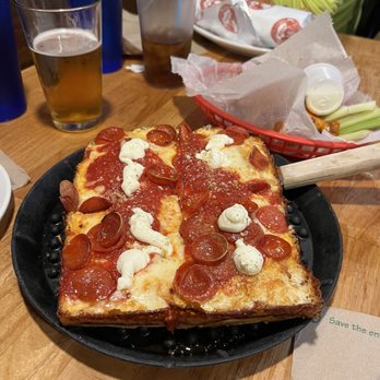 Brown Dog Pizza - Brooklyn Bridge small square - Pizza Near Me - Telluride, Colorado