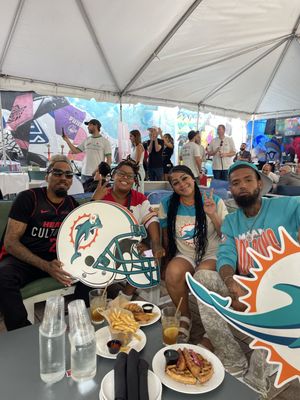 Grails Miami - Restaurant & Sports Bar by null