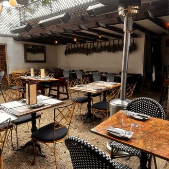 Bacari W 3rd - Outside patio - Breakfast & Brunch Near Me - Los Angeles, California