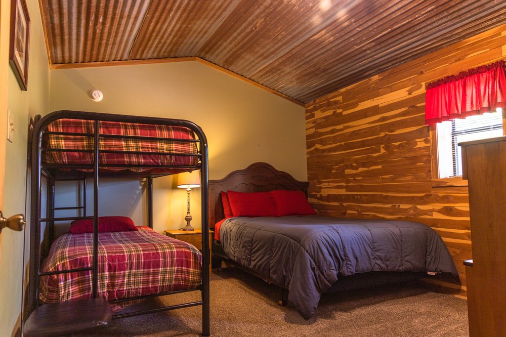 Riverside Retreat on the White River Logo