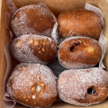 Leonard's Bakery Malasadamobile - Malasadas - Food Trucks Near Me - Honolulu, Hawaii
