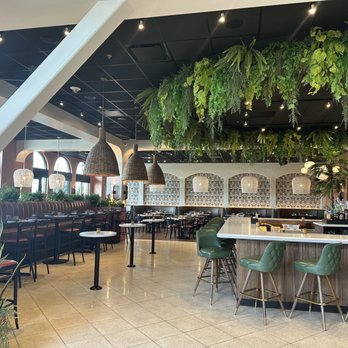 Amador Cuban Restaurant - inside decor, bar to the right, dining room to the left - Cuban Near Me - Newport, Kentucky
