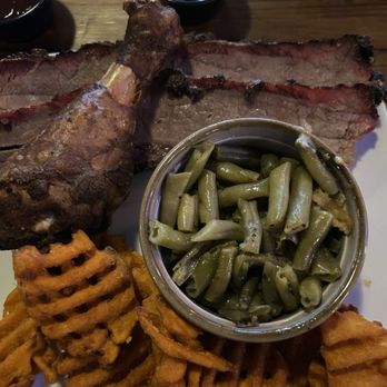Bite Me BBQ - Sliced Brisket, smoked chicken, Sweet Potato Fries, and Green Beans - Barbeque Near Me - Wichita, Kansas