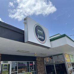 Smash Bun Burgers - Store front.