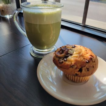Café Alma - Matcha rose latte & banana chocolate chip muffin - Breakfast & Brunch Near Me - Cincinnati, Ohio Café Alma - Matcha rose latte & banana chocolate chip muffin - Breakfast & Brunch Near Me - Cincinnati, Ohio