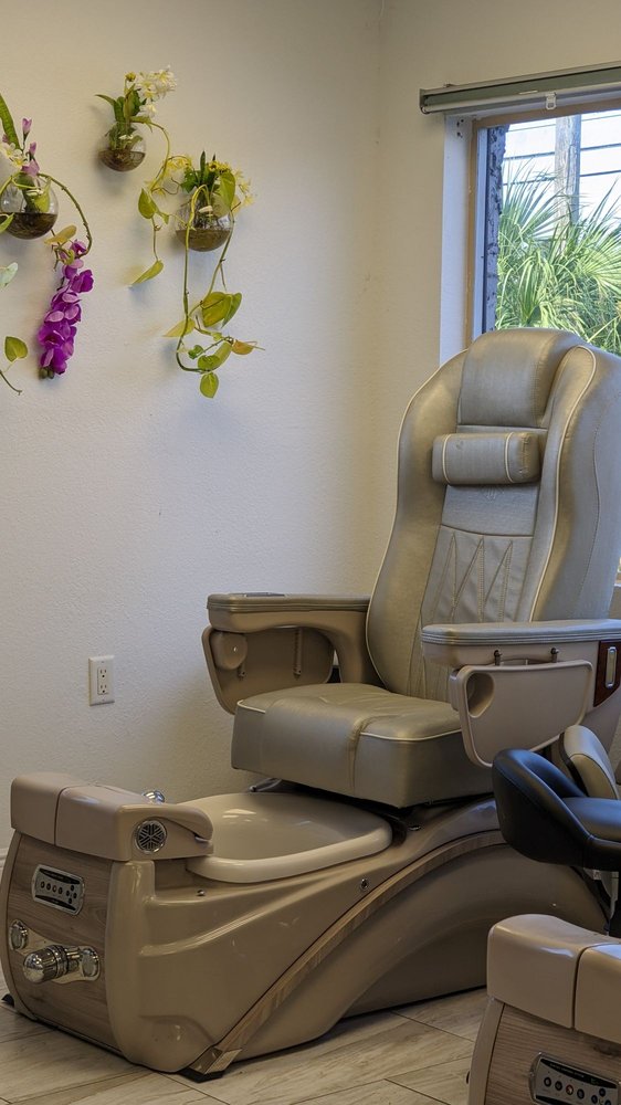 Nail'd It Salon Logo