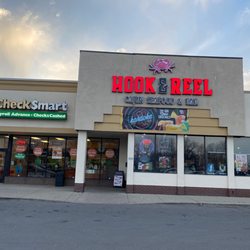 Hook & Reel Cajun Seafood & Bar - Exterior