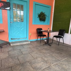 El Guanajuato Taco Shop - Patio area with 5 or six tables