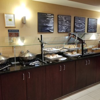 SpringHill Suites by Marriott Charlotte Airport - Breakfast area - Hotels Near Me - Charlotte, North Carolina SpringHill Suites by Marriott Charlotte Airport - Breakfast area - Hotels Near Me - Charlotte, North Carolina