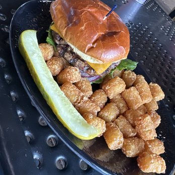 Broken Oar - Broken Burger - American Near Me - Port Barrington, Illinois