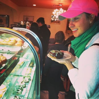 Glam Doll Donuts - Picking out donut #2! - Donuts Near Me - Minneapolis, Minnesota