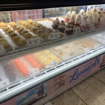 Leonard's Bakery - Cupcakes, Muffins, Mochi and Brownies - Bakeries Near Me - Honolulu, Hawaii