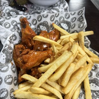 Tipsy Tacos - 6 pc wings / Fries - Tacos Near Me - Hemet, California