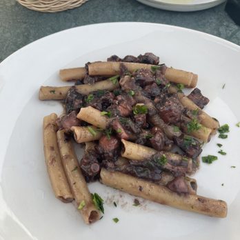 Restaurant Auras - Ziti with famous "unconventional" octopus "genovese". - Restaurants Near Me - Ischia, NA