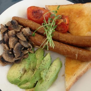 Country Atmosphere Cafe - Classic breakfast with sausages, sans eggs but with an extra side of mushrooms and avocado - Coffee & Tea Near Me - Moura, QLD