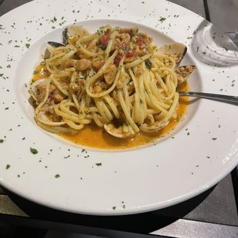 Sangiovese Ristorante - Linguini Con Vongole - Italian Near Me - Fishers, Indiana