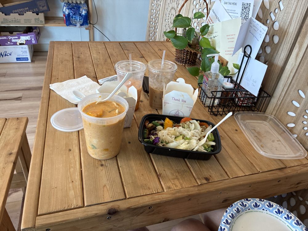 Dak Thai Cuisine Logo
