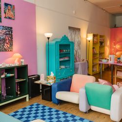 Loohoo - Loohoo is designed to look like a dreamy studio apartment! Find smoking accessories, kitchenwares, stationery, wellness products, and more!