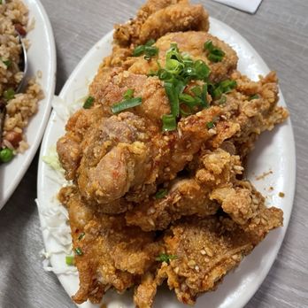 Side Street Inn - Side Style Fried Chicken - Sports Bars Near Me - Honolulu, Hawaii Side Street Inn - Side Style Fried Chicken - Sports Bars Near Me - Honolulu, Hawaii