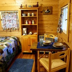 Highway 31 Cabins - Cabin 7 interior