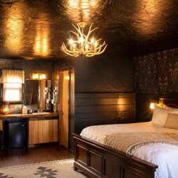 The Amoretti Hotel - Our new cowboy king!