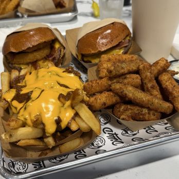 Dilly D - Breakfast & Brunch Near Me - Rolling Hills Estates, California