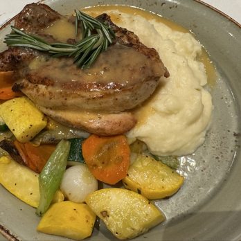 Blackwall Barn & Lodge - Red Brick Chicken - Seafood Near Me - Columbia, Maryland