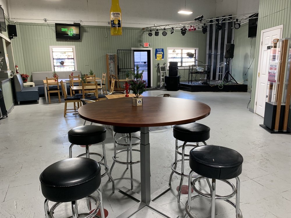 Magic 8 Sports Bar Image
