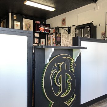 Black Moon Collective - their entry/waiting area - Tattoo Near Me - Kaneohe, Hawaii Black Moon Collective - their entry/waiting area - Tattoo Near Me - Kaneohe, Hawaii