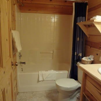 Bryce Country Cabins - the bathroom - Vacation Rentals Near Me - Tropic, Utah Bryce Country Cabins - the bathroom - Vacation Rentals Near Me - Tropic, Utah