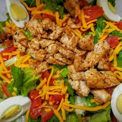 Truckers Smokehouse & Deli - GRILLED CHICKEN SALAD
